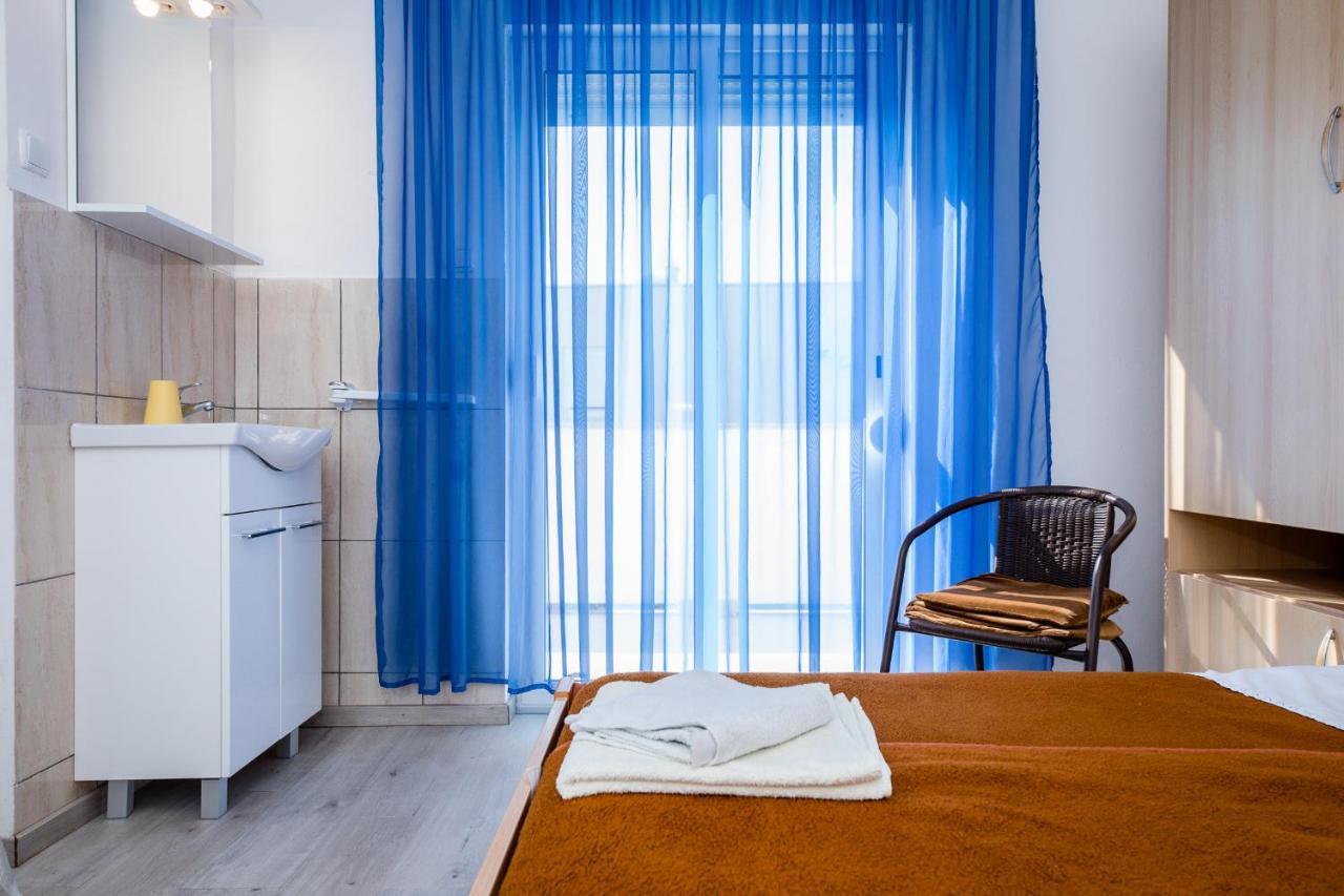 Apartments Mladenka In Banjol エクステリア 写真