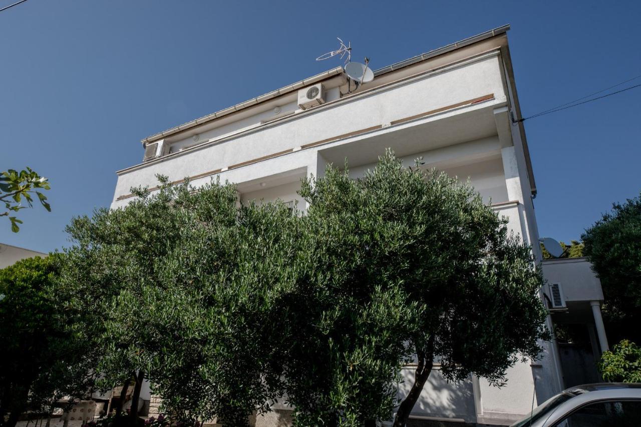 Apartments Mladenka In Banjol エクステリア 写真