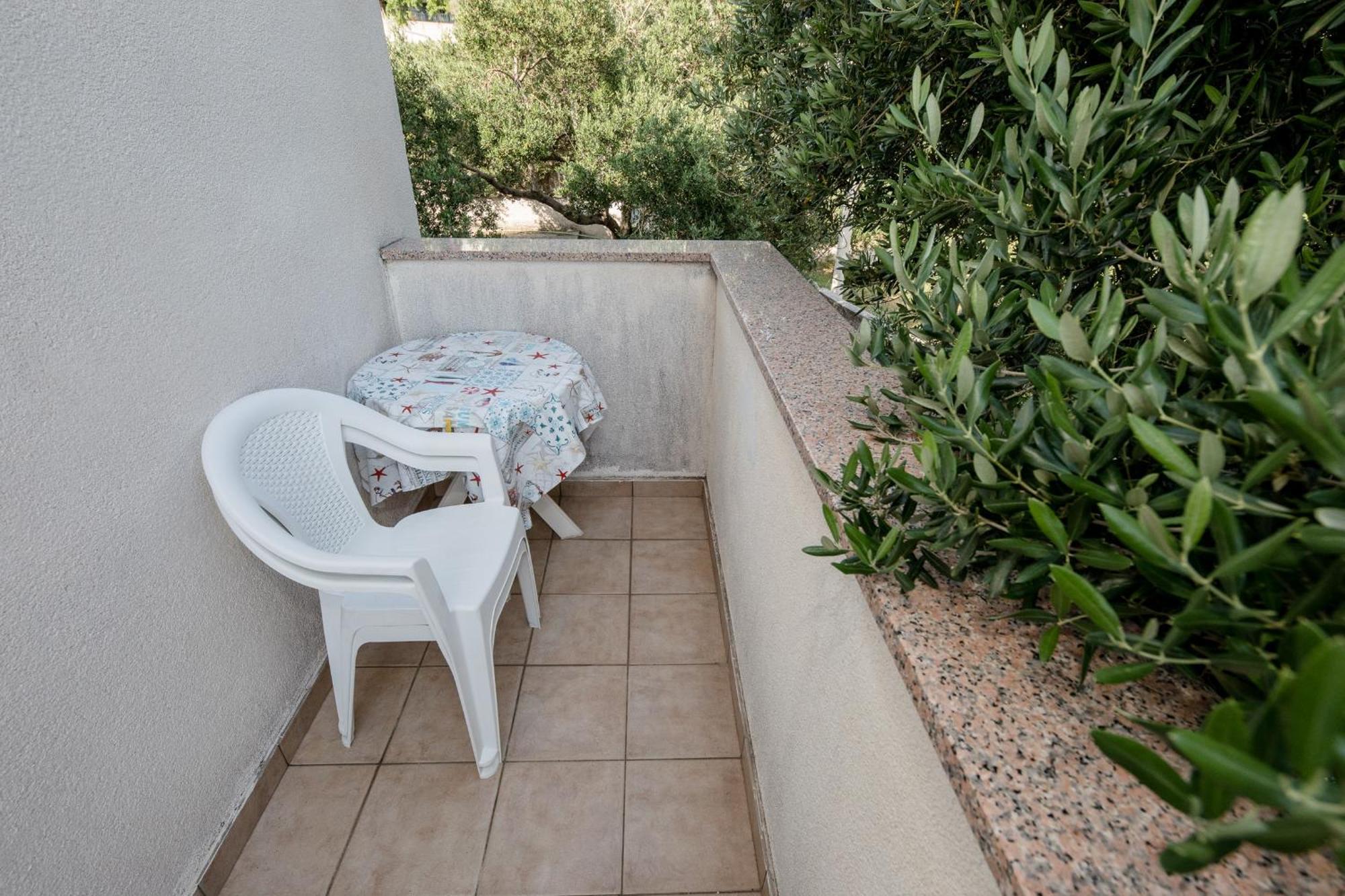 Apartments Mladenka In Banjol 部屋 写真